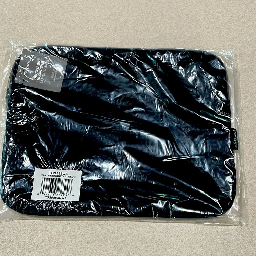 Targus Debossed Neoprene Laptop Sleeve New in bag!!! 2 bags!